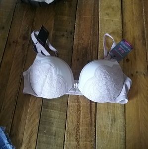 NWT Maidenform Bra. Push-up & In